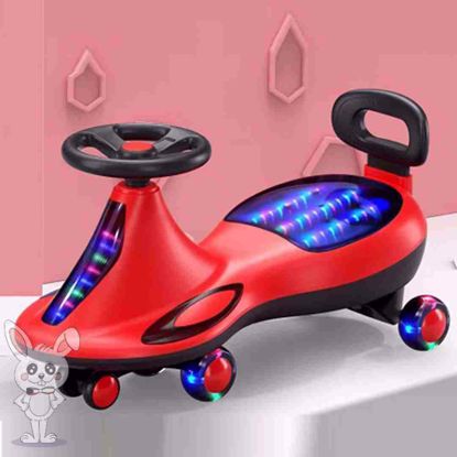 صورة سيارة متدحرجة بألوان مختلفة