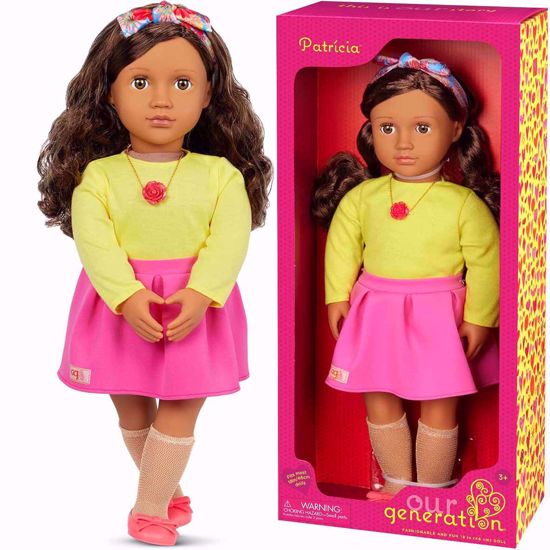 صورة 55/دمية باتريشيا عصرية ناعمة مقاس 46 سم مع عيون عسلي وشعر بني مموج تتضمن طقم ملابس من 7 قطع من اور جينرايشن